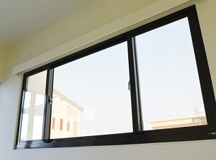 員林鋁門窗客製化：陽台採光罩設計4