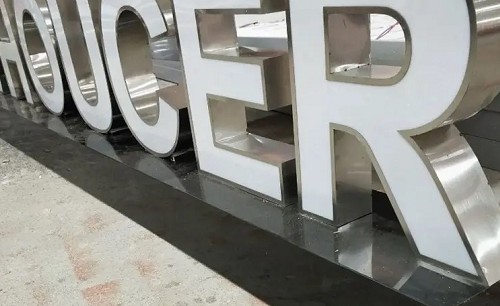 大型工廠戶外招牌標誌安裝