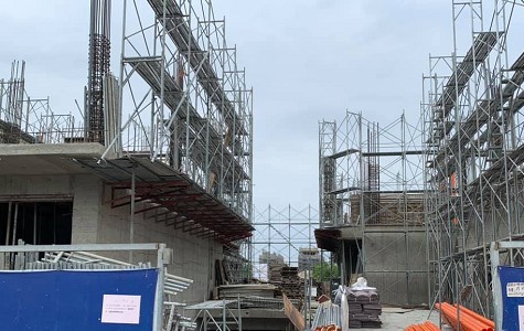 專業團隊於橋梁鷹架上作業