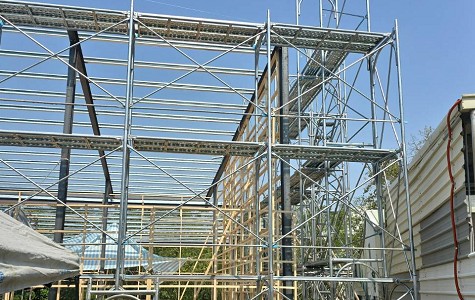 懸吊式施工架高難度搭設案例